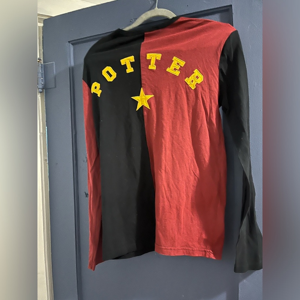 Official Harry Potter merch from NYCstore. Used and is more of a M size
